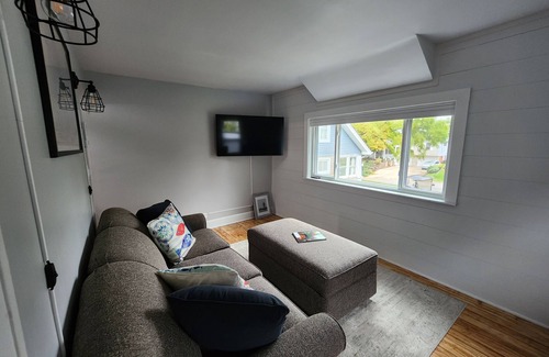 Fairport Harbor Apartamento | Newly Remodeled - Quiet 1 Bedroom Apartment with View of Lake Erie
