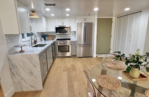 Norma Triangle Condominio | Newly Remodeled West Hollywood condo in the best location!