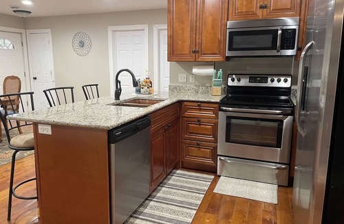 Wisconsin Dells Cabaña | Newly Remodeled 3BR Cottage w/ Hot Tub - Fire Pit - Near Wisconsin Dells