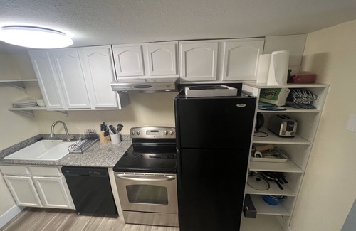 Southeastern Sacramento Apartamento | Newly Remodeled Victorian Triplex 1b/1ba 10mis from downtown Sac w/private patio