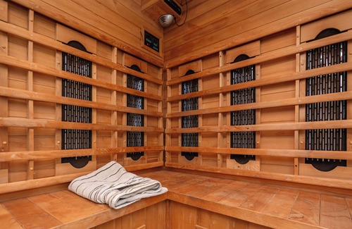 Apple Hill Casa | Newly Remodled home walking distance to APPLE HILL + SAUNA