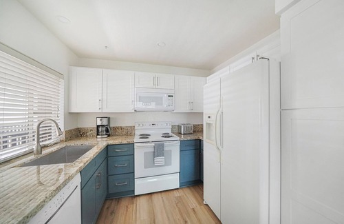 Monarch Beach Condominio | NEWLY REMODLED! Walk to Beach! Come Experience Starboard Charm!