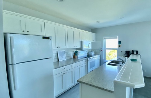 Wheeland Settlement Condominio | Newly Renovated Penthouse: Peace, Love, and the Beach Await You Best View NWP