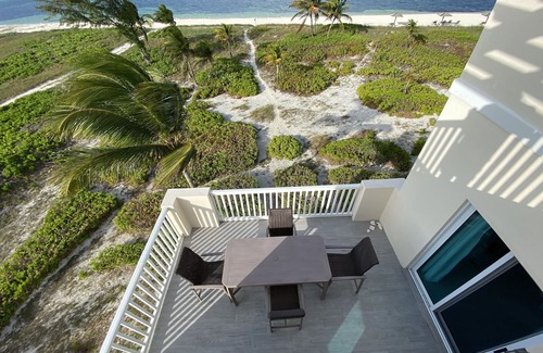 Wheeland Settlement Condominio | Newly Renovated Penthouse: Peace, Love, and the Beach Await You Best View NWP