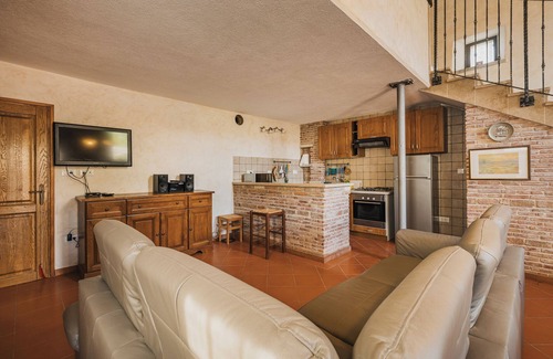 Nova Vas Villa | Pequeña villa recientemente renovada de 2 dormitorios con jacuzzi, para 4 personas.