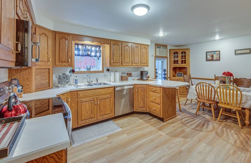 Mount Pleasant Mills Casa | Fishing Retreat on 60-Acre Dutch Country Farm!
