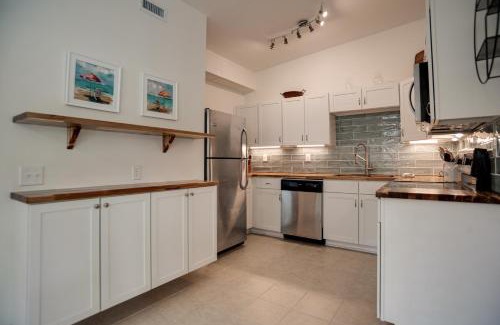 Folly Field Casa | Newly Renovated Duplex, Upper Unit, 4th row from the beach