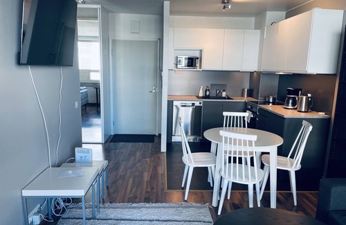 Tapiola Apartamento | Newly renovated 1 bedroom apartment with a big balcony and amazing skyline view