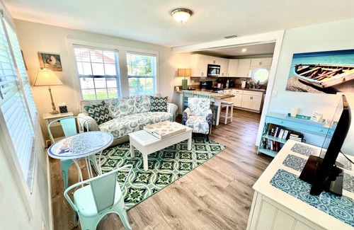 St. Augustine Beach Cabaña | Newly Renovated 1 Bedroom + Office/Den Cottage on Oceanfront Property with Pool Access - St. Augustine Beach