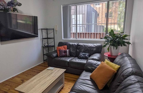 Merrylands Apartamento | Newly Renovated 2 Bedroom Apartment in the Heart of Merrylands CBD