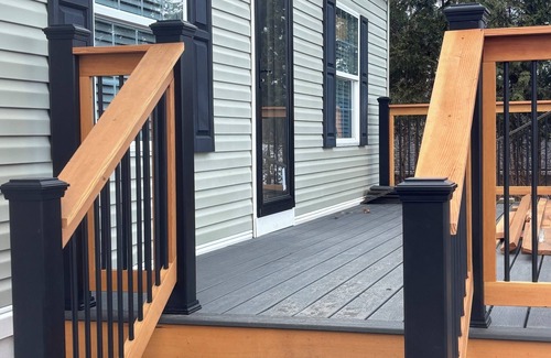 Colchester Cabaña | Newly Renovated 2-bedroom cottage in Colchester with Beach Access, WiFi, AC