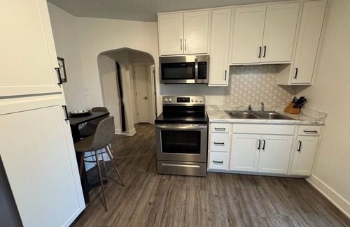 Elizabethtown Casa | Newly renovated 2-bedroom house in lovely downtown Elizabethtown on quiet street