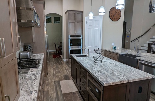 Desert View Village Casa | Lujo 5BD N Scottsdale / Cave Creek-Mtn / Vistas al atardecer Home-Pool / NUEVO Jacuzzi