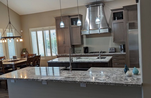 Desert View Village Casa | Lujo 5BD N Scottsdale / Cave Creek-Mtn / Vistas al atardecer Home-Pool / NUEVO Jacuzzi