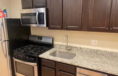 Northeast Casa | Newly Renovated 2BD 2BR unit in the heart of NE DC!