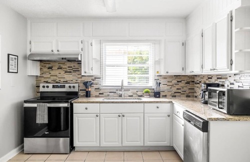 Church Street Casa | Newly Renovated 3/1 Near Downtown ATL and Airport