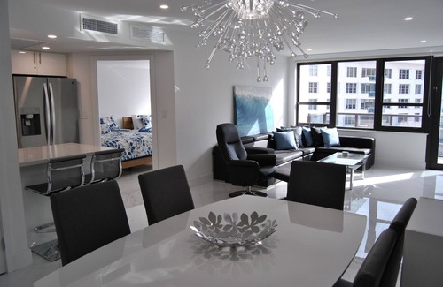 Mid Beach Condominio | Condominio 3/2 recientemente renovado en el Hotel Alexander de Miami Beach