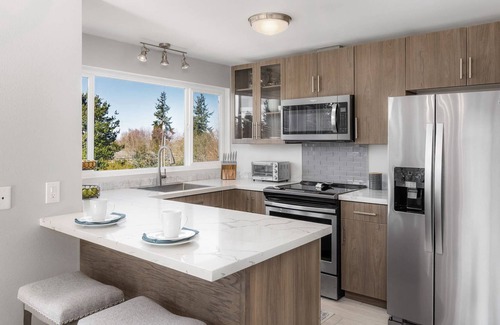 The Bowl of Edmonds Apartamento | Newly renovated 3 bdrm with view and 10 min walk to beach