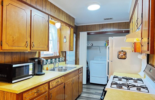 Louisville Casa | Newly Renovated 3-Bedroom - William's Haven 5C with WiFi & AC, Louisville MS