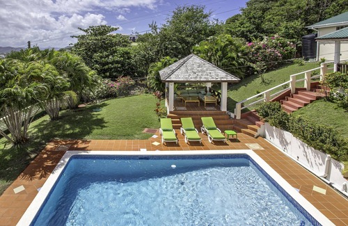 Cap Estate Villa | Newly Renovated 3-bed Spacious Family Home - Villa Decaj 3 Bedroom Home by RedAwning