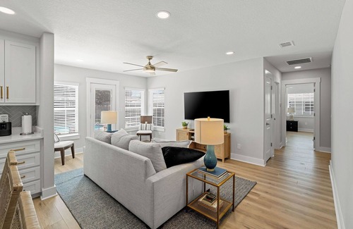 East Pensacola Heights Casa | Newly renovated 3 Bed/3 Bath house with pool and hot tub in lovely Pensacola