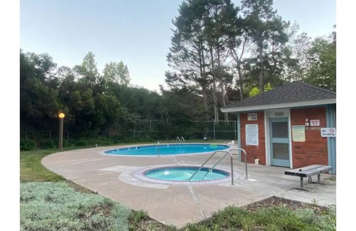 Aptos Casa | Newly Renovated 3-Bedroom New Brighton Beach Condo