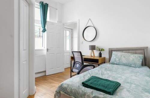 Bury Apartamento | Newly renovated 3 Ensuite bedroom house in bury, 5 people