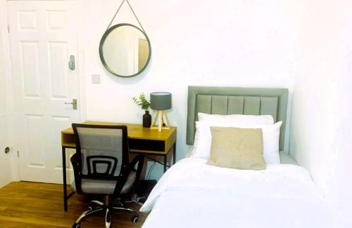 Bury Apartamento | Newly renovated 3 Ensuite bedroom house in bury, 5 people