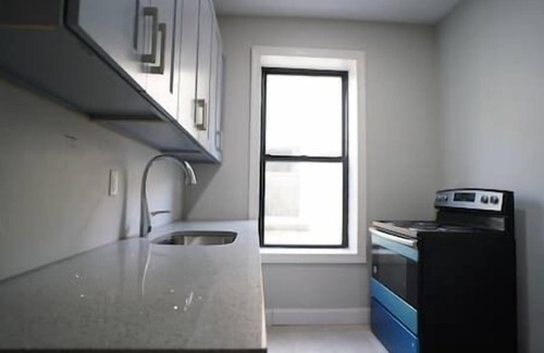 West Babylon Apartamento | (Newly Renovated) 3 Bed 1 Bath