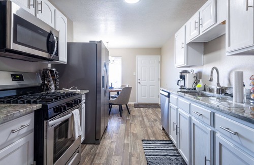Westgate Heights Casa | Newly renovated 3Bed 2Ba Family Home with Mountain View