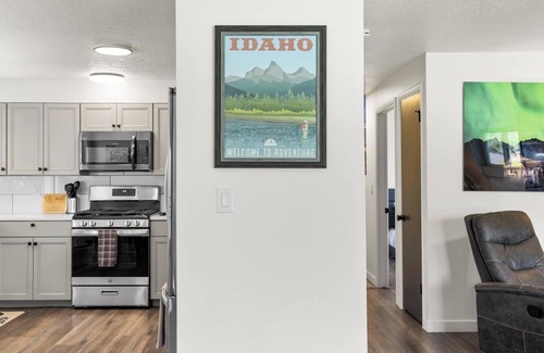 Hillcrest Casa | Newly renovated 3BR, 1.5BA home just 1.5 miles from Boise Airport and 10 minutes to downtown