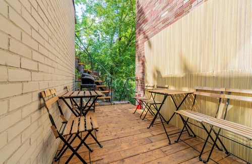 Cote-Des-Neiges—Notre-Dame-De-Grace Apartamento | Newly Renovated 3BR/2BA | Spacious & Modern