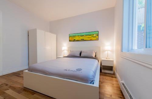 Cote-Des-Neiges—Notre-Dame-De-Grace Apartamento | Newly Renovated 3BR 2BA Spacious and Modern