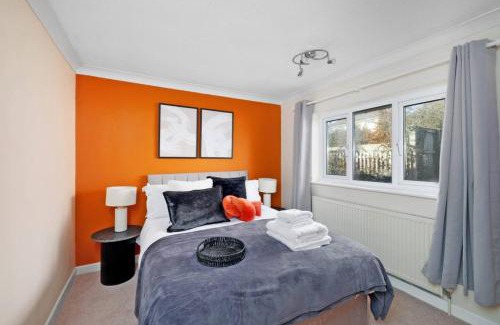 Plymouth Casa | Newly Renovated 3br House Perfect For Families or Contractors