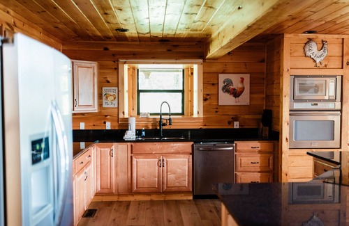 Wears Valley Cabina | NEWLY RENOVATED 4 br, Beautiful Views, Game Room, Theater Room, Sleeps 12