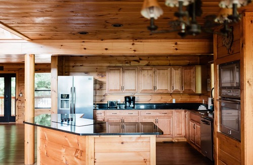 Wears Valley Cabina | NEWLY RENOVATED 4 br, Beautiful Views, Game Room, Theater Room, Sleeps 12