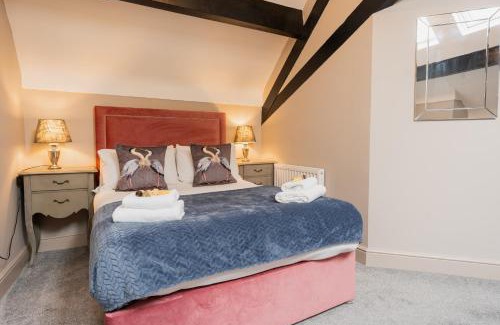 Tarvin Casa | Newly Renovated 4 bed in Tarvin, Near Chester - Sleeps up to 15