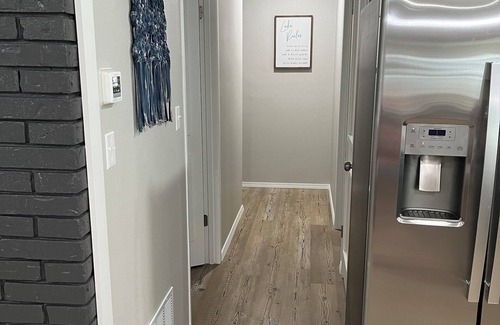 Kingston Casa | Newly Renovated 4-bedroom house is a 5 minute walk to Buncombe Creek Marina