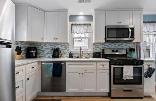 North Wildwood Casa | Newly Renovated 4 Bedroom Home Only 2 Blocks From The Beach!