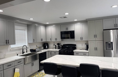 Metairie Casa | Newly Renovated 4 Master Bedroom 2-Story house!