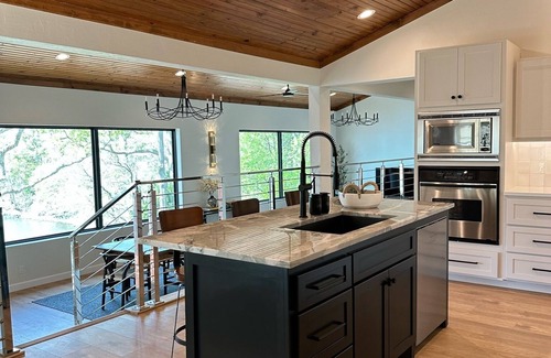 Vinita Casa | Newly Renovated 4B, 2.5 bath Lakefront home with South Grand Lake Views and dock