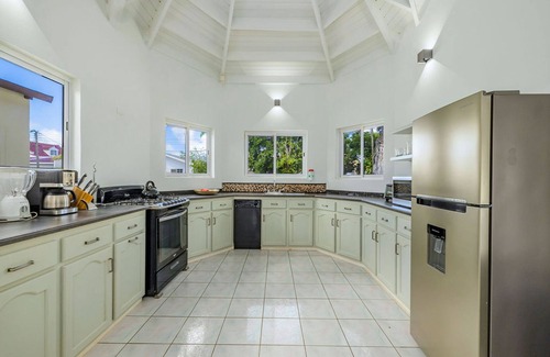 San Miguel Villa | Newly Renovated 4BR 4BA Private Pool Eagle Beach