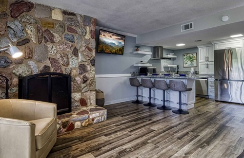 Sevierville Apartamento | Newly Renovated 5 Star Condo Pool Gorgeous View