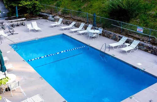 Sevierville Apartamento | Newly Renovated 5 Star Condo Pool Gorgeous View