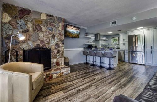 Sevierville Casa | Newly Renovated 5 Star Condo, Pool, Gorgeous View