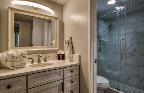 Sevierville Casa | Newly Renovated 5 Star Condo, Pool, Gorgeous View