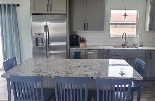 Eastward Look Casa | Newly renovated! 5 bedroom 2 bath home woth AC and walk to water