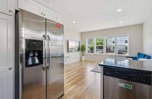 Lyn-Lake Casa | Newly Renovated 5BD 4BA Home near Downtown