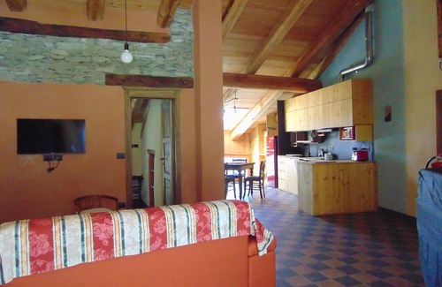 Stroppo Apartamento | Newly renovated accommodation in mountain house at the foot of Mt. Nebin