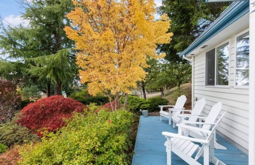 Freeland Casa | NEWLY Renovated Anchor House | Rooftop Patio | Pet Friendly | 3min Walk to Beach